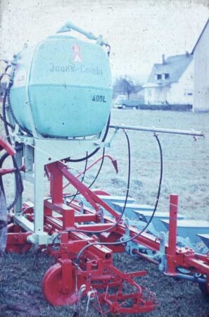 Fotografie: Säverfahren, Einzelkornsaat, Zuckerrübe, Bandspritzung