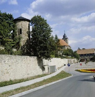 Hildburghausen. Alte Stadtbefestigung. südliche Mauer, Teilstück mit Turm nach Nordosten