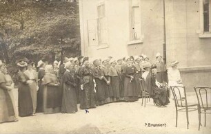 Erster Weltkrieg - Lazarett III Gewerbeschule Karlsruhe. Großherzogin Luise mit Schwestern