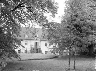 Schirgiswalde-Kirschau-Crostau. Schloss Crostau (1. Hälfte 18. Jahrhundert, um 1860 Umbauten). Gartenansicht (Teilansicht)
