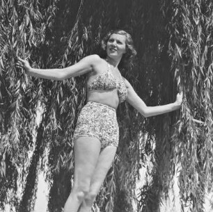 Frau im Bikini