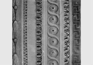 Blick auf die zerstörte Decke des Gobelin-Saals im Kaiser-Friedrich-Museum