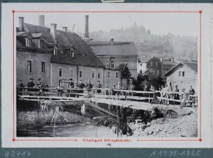 Leporello Hochwasseransichten, Blatt 14: Die vom Hochwasser am 30./31. 7. 1897 zerstörte und notdürftig reparierte Rittergutsbrücke.
