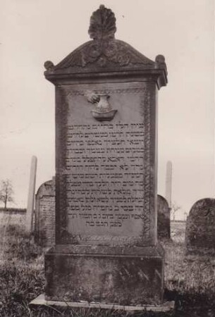 Judenfriedhof. Grabstein, 19. Jahrhundert