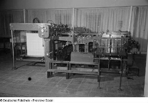 Maschinen zur Herstellung von Druckerzeugnissen auf der Leipziger Herbstmesse 1954