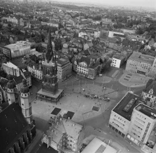 "Roter Turm" auf dem Marktplatz von Halle (Saale) : Blickrichtung Nordosten