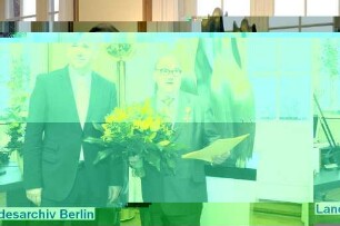 Verleihung des Verdienstkreuzes am Bande des Verdienstordens der Bundesrepublik Deutschland an Udo Samelm (Schauspieler); Amtszimmer, Berliner Rathaus (Mitte)