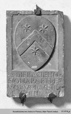 Grabstein für Francesco Bionaparti mit dem Familienwappen
