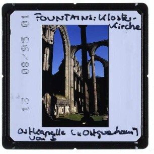 North Yorkshire, Fountains Abbey : Klosterkirche, Ostkapelle, "Ostquerhaus", von Süden