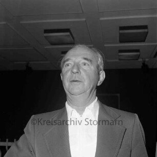 Mennicken, Hubert: geboren 1909: Stadtverordneter der SPD in Ahrensburg seit 1955: stellvertretender Bürgervorsteher in Ahrensburg seit 1978