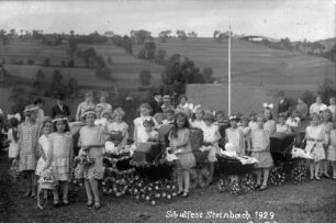 Schulfest in Steinbach : W. Leuschel m. Zylinder (Kantor)