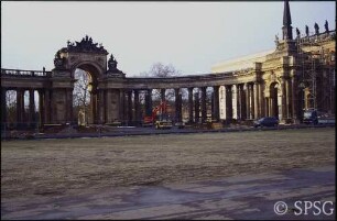 Potsdam, Park Sanssouci, Communs, Kolonnade am Neuen Palais, Baustelle.