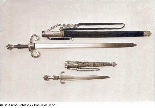 Schwert mit Scheide : Dolch mit Scheide (um 1535) und Schwert mit Scheide (2. V. 16. Jh.)