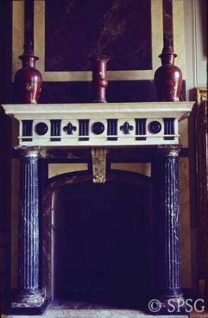 Berlin, Schloss Charlottenburg, Kavalierflügel, Japanische Kammer, R.: 86, Kamin.