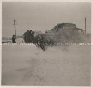 Wehrmachtssoldaten, Verkehr im Schnee