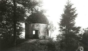 Sächsische Schweiz. Kleiner Winterberg. Jagdpavillon. Eingangsseite mit Inschrift