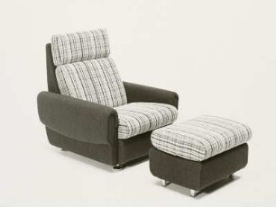 Sessel mit Hocker