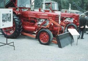 Traktor U-650