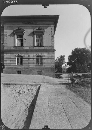 Dresden-Hosterwitz, Eichbuschweg 7. Villa (1875-1880). Parkseite (Teilansicht)