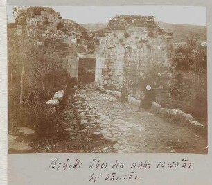 Brücke über den nahr es-sa'ar [wadi es-saar] bei banias [Banyas (Ort)].