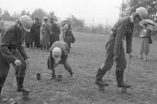 Jugendfeuerwehr-Wettkämpfe auf dem Sportgelände in Stupferich um den Pokal 1983