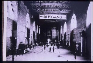 Neues Empfangsgebäude: Bahnsteighalle im Hbf.