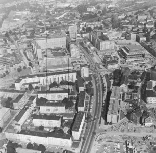 Bebauung um die Kreuzung Heinrich- und Reichsstraße in Gera-Ostviertel : Blickrichtung Norden