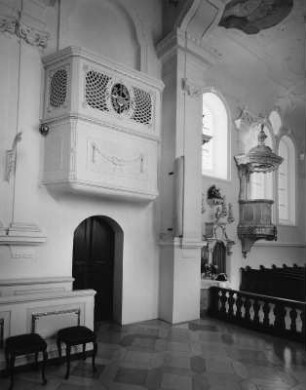 Dischingen-Trugenhofen. Sankt Georg (1781). Inneres mit Loge und Kanzel
