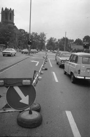 Bauarbeiten in der Reinhold-Frank-Straße anlässlich der Entfernung überflüssiger Straßenbahngleise in der Reinhold-Frank-Straße