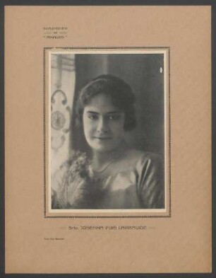 Suplemento de "Anales" : [Fotografía de] Srta. Josefina Puig Larravide