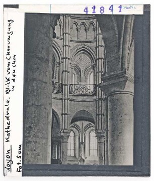 Noyon: Kathedrale, Innenraum, Blick in Chor und Chorumgang