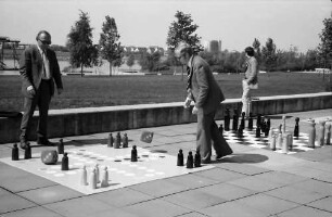 Freiburg: Freiburg-West; Strandbad, Unterhaltungsspiele im Strandbad