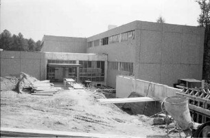 Bau der Volksschule im Bergwald