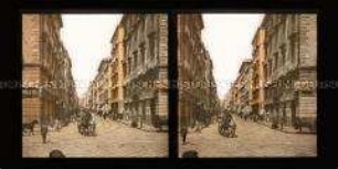 Blick in die belebte Via Duomo, Domstraße, Neapel