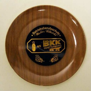 Wandteller "Betriebsberufsschule Walter Ulbricht des BKK Senftenberg"