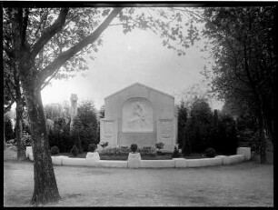 Karlsruhe Hauptfriedhof - Haid-und-Neu-Straße Grabmal der Familie Wolff (um 1861)
