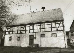 Sayda-Ullersdorf, Dorfstraße 14. Gehöft mit zwei Wohnstallhäusern, links wohl Auszüglerhaus. Hofansicht Wohnstallhaus