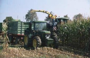 Fotografie: Ernteverfahren, Silomais, Maishäcksler selbstfahrend, Parallelverfahren, Ertragsmessung