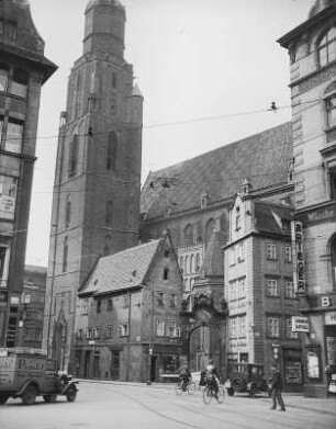 Breslau. Pfarrkirche Sankt Elisabeth (begonnen um 1330). Blick vom Großen Ring