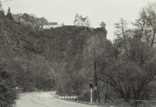 Dresden-Dölzschen, Blick von der Tharandter Straße nach Nordosten zur Pension Eggert und der Begerburg