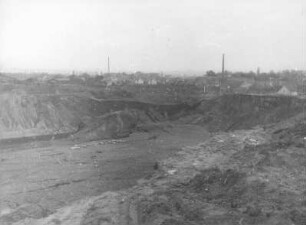 Zittauer Becken, Braunkohlentagebau Olbersdorf. Rutschung. Ansicht gegen den Ort