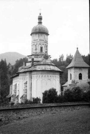 Bistrita: Monastirea Bistrita, Kirche und Glockenturm