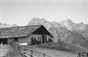 Hütte : Berghütte.