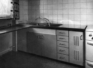 Möbel. Anbauküche. Spüle und Teile der Flachstrecke