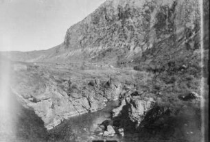 Flusstal : Ein Flusstal im Tian Shan Hochgebirge
