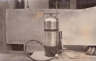 Foto Pumpe mit Ansaugschlauch und Spritze