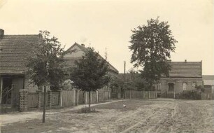 Dorfstraße in Radensdorf : Wjesna dróha w Radomju