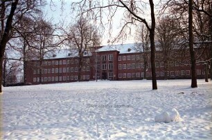 Sülzberg: Stormarnhaus: Westfassade im Winter
