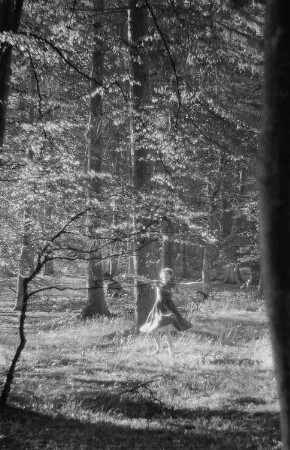 Renate Rössing im Wald