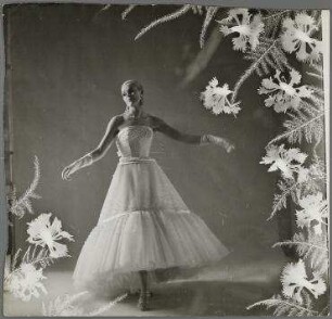 Ohne Titel (Abendkleid von Sinaida Rudow-Brosda, Berlin, etwa 1958)